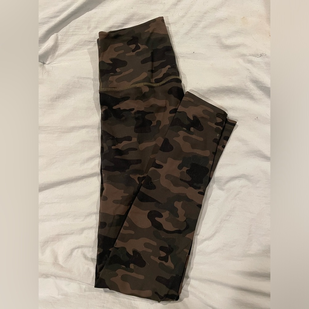 Camouflage leggings size small
